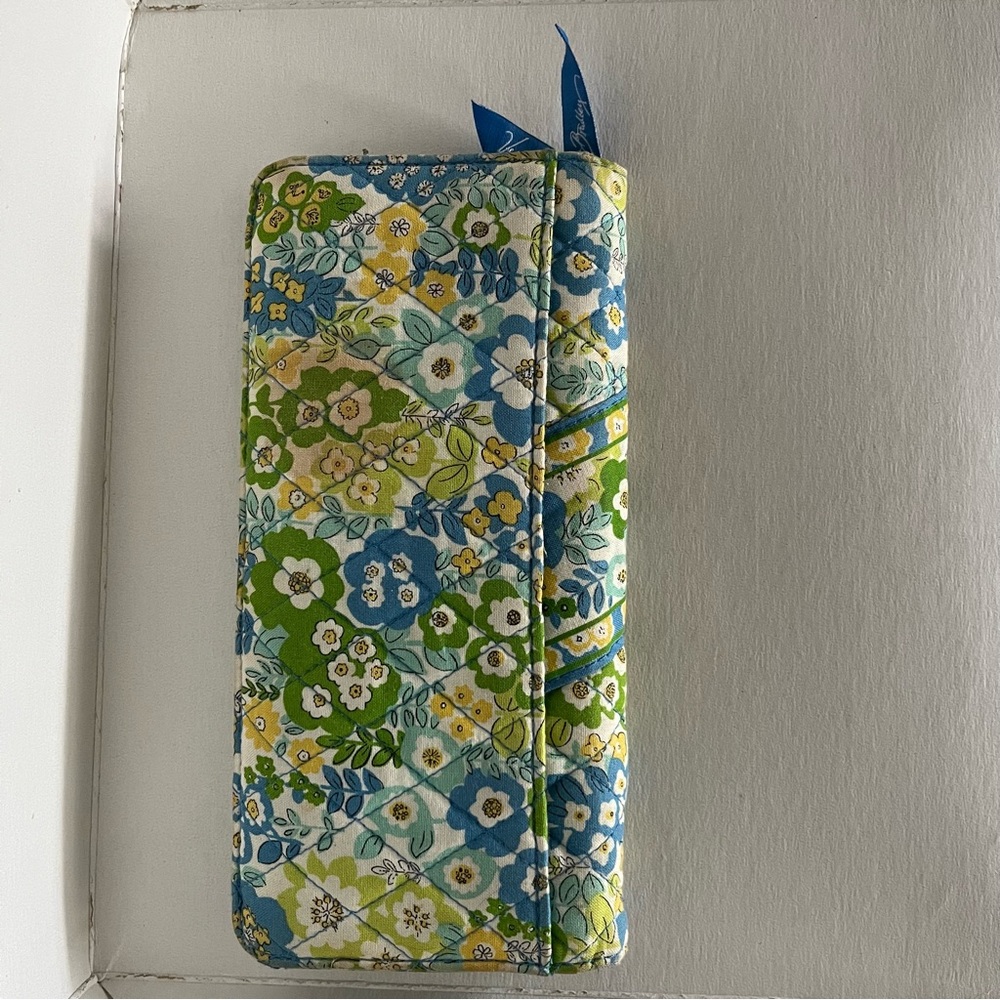 Vera Bradley Travel ID Passport Wallet Magnetic English Meadow Blue Yellow - Picture 2 of 8